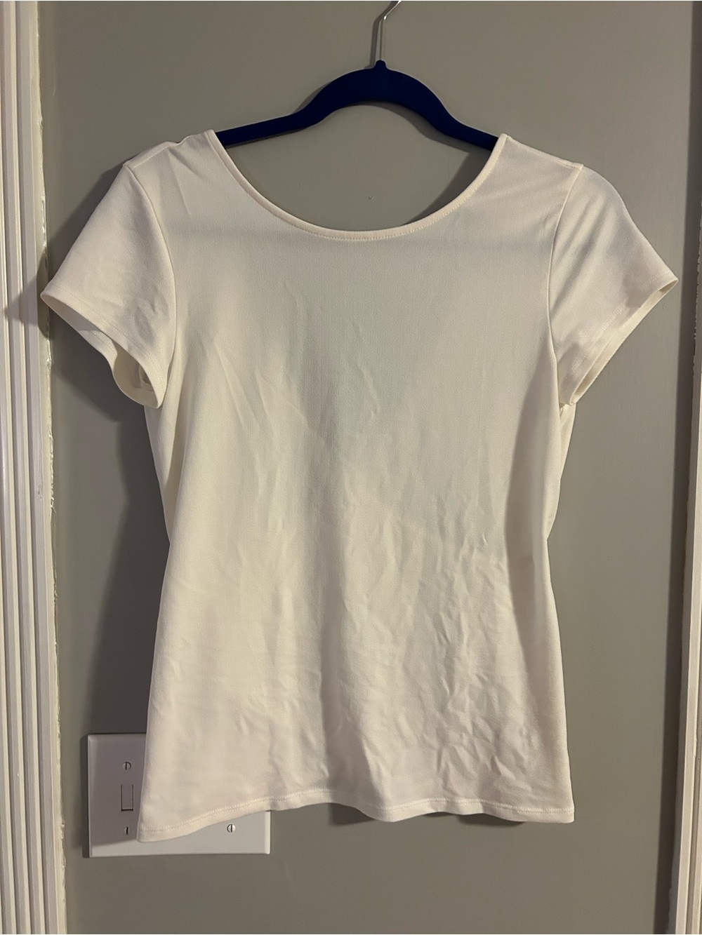 Express Women's White Short Sleeve Scoop Neck Tee